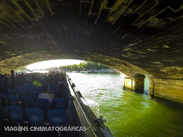 A Paris do filme Antes do Pôr do Sol: passeio de barco às margens do Rio Sena
