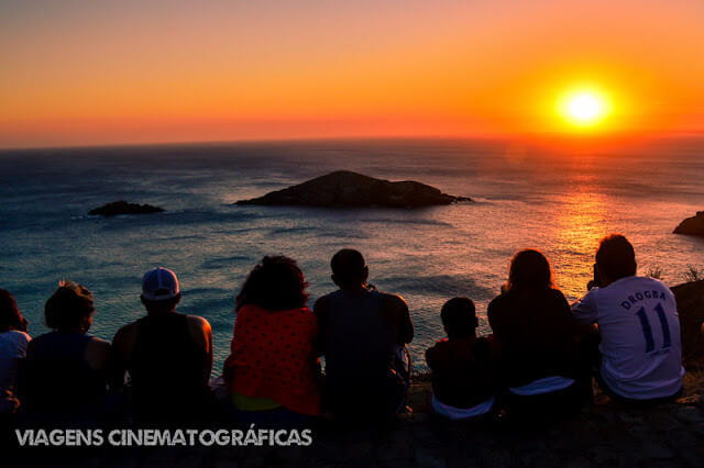 As Prainhas do Pontal do Atalaia: O que fazer em Arraial do Cabo RJ - Pôr do Sol no Pontal do Atalaia