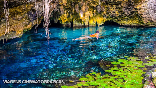 Os cenotes são cavernas típicas no México