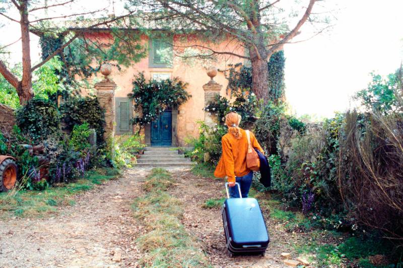 Frances chegando em Bramasole, em cena do filme "Sob o Sol da Toscana"