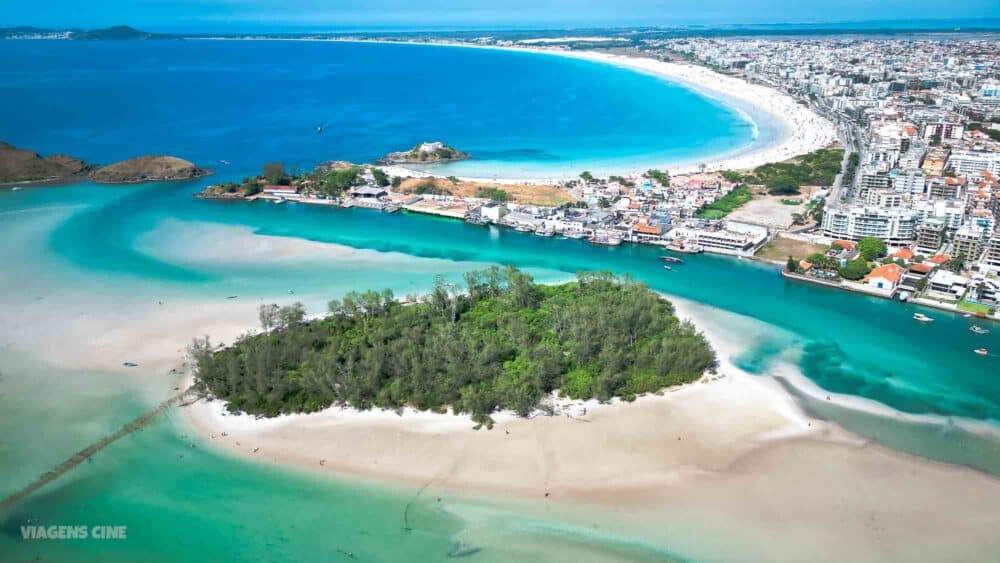 O que fazer em Cabo Frio RJ: Ilha do Japonês e Praia do Forte ao fundo
