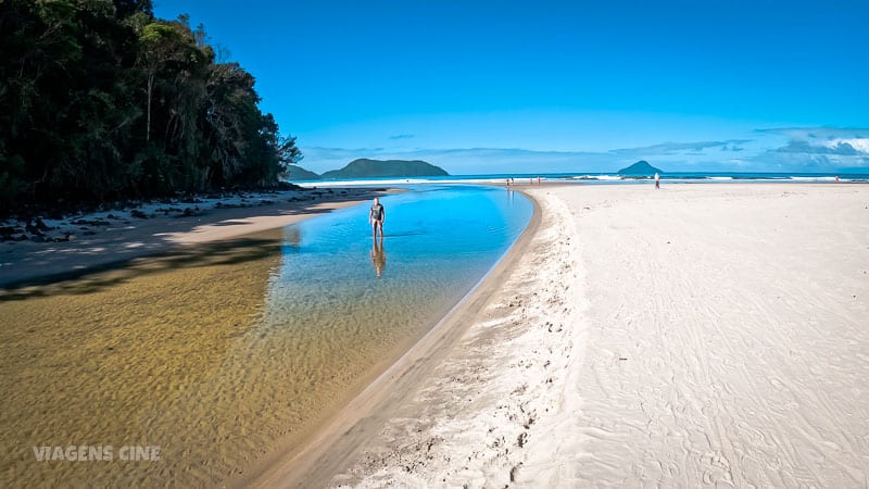 Praia de Juquehy: no canto esquerdo fica a foz do rio