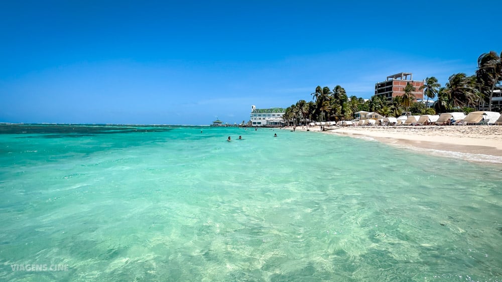 Praia de Spratt Bight em San Andrés